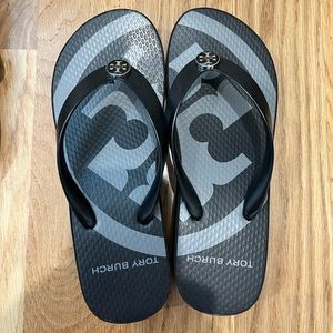 NWOT Tory Burch flip flops size 5